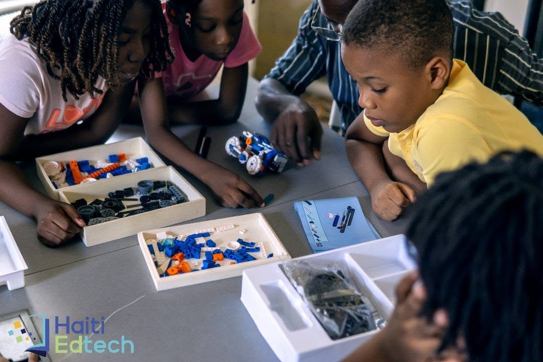 Les jeunes explorent la robotique