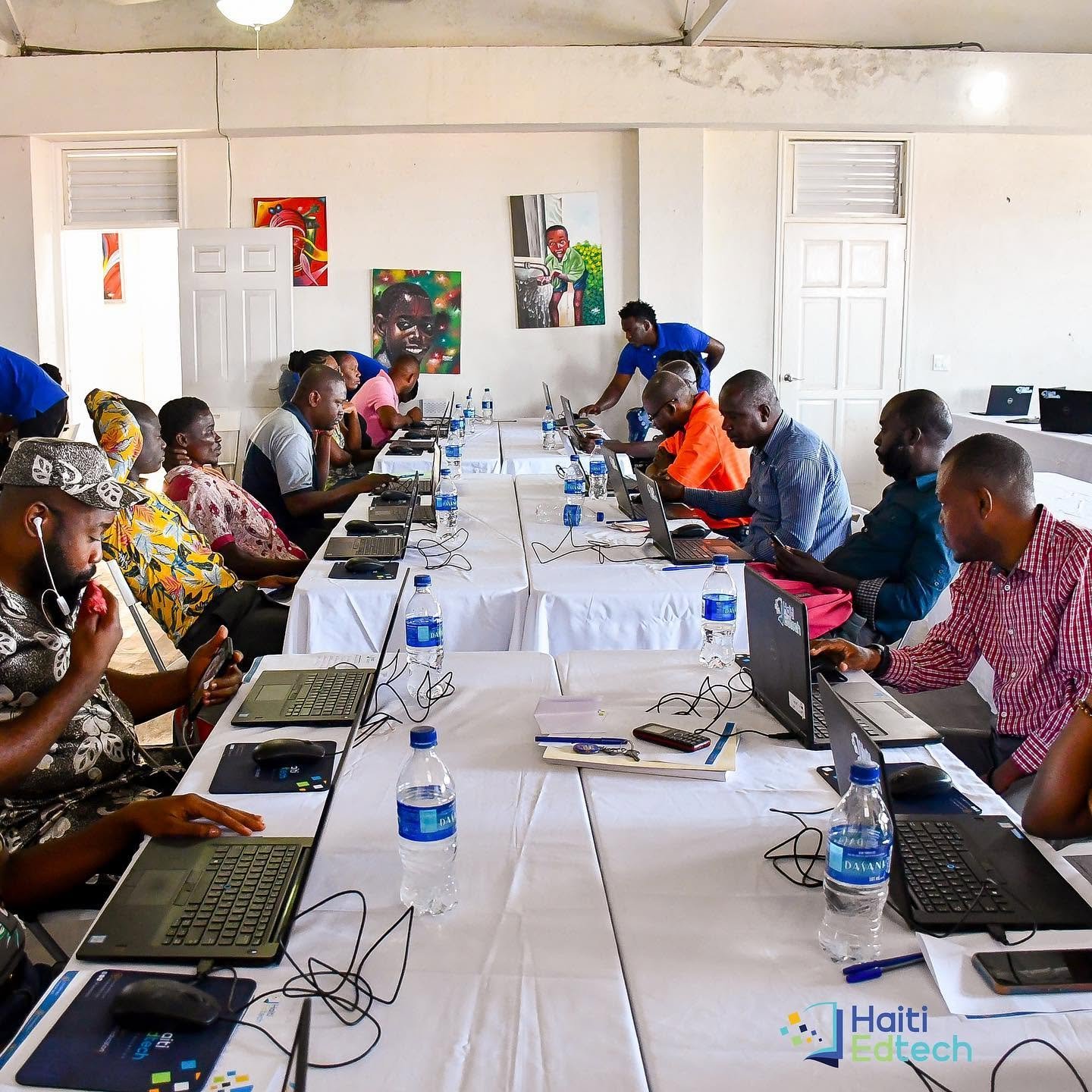 Session de formation en salle communautaire