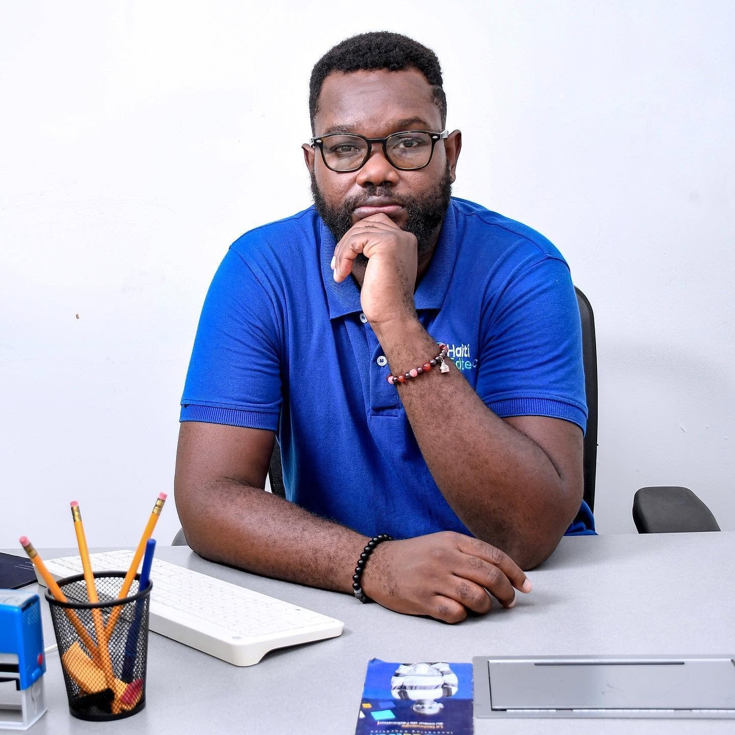 Un membre de l'équipe Haïti Edtech Solutions